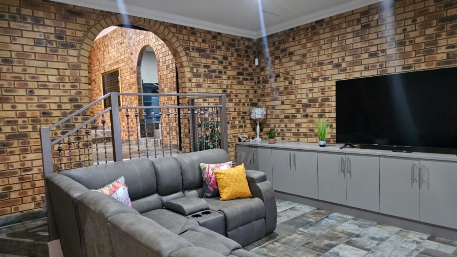 4 Bedroom Property for Sale in Zilkaatsnek North West